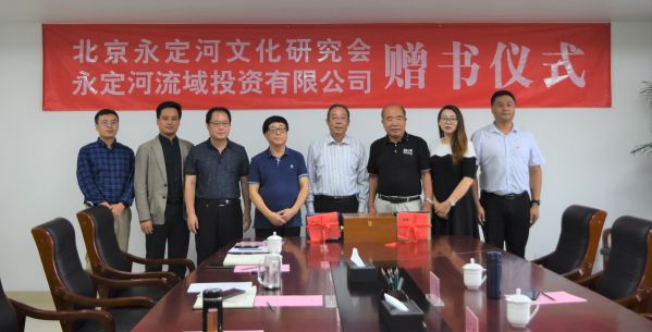 J9集团文化钻研会向公司捐赠图书 J9集团文化钻研会向公司捐赠图书
