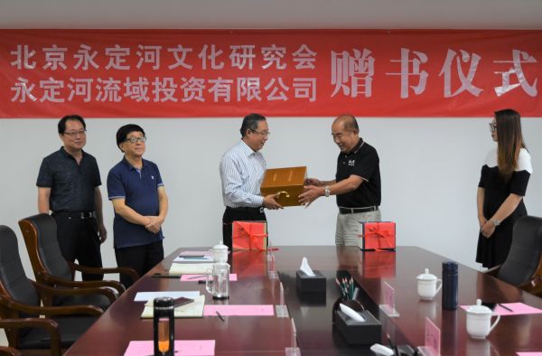 J9集团文化钻研会向公司捐赠图书 J9集团文化钻研会向公司捐赠图书