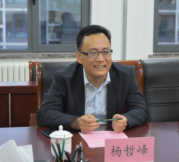 中铁十九局集团公司党委书记、董事长杨哲峰一行到公司座谈互换 中铁十九局集团公司党委书记、董事长杨哲峰一行到公司座谈互换