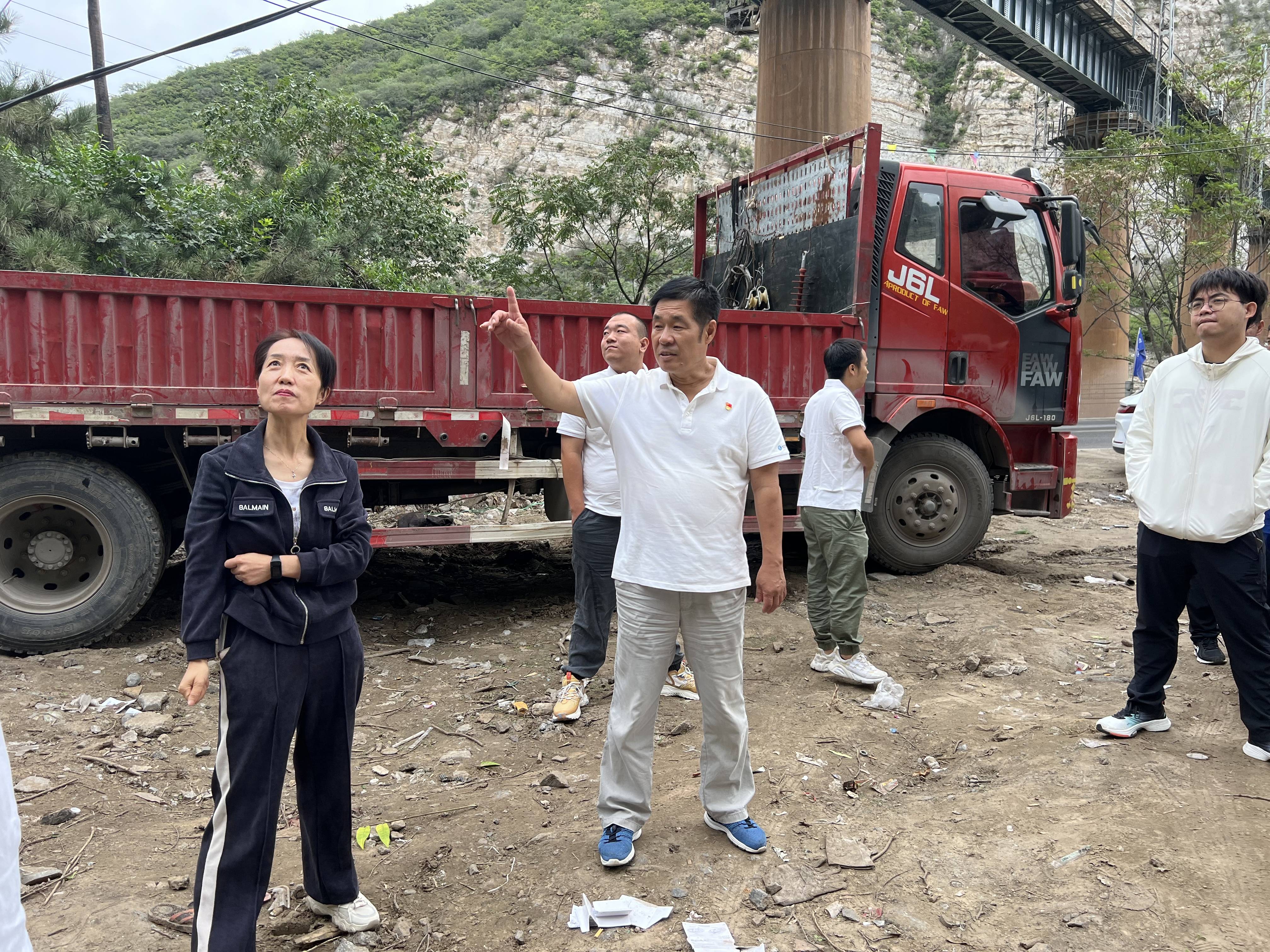 “沉走英雄路 厚植永定情”——北京运营公司进行徒步挑战赛 “沉走英雄路 厚植永定情”——北京运营公司进行徒步挑战赛