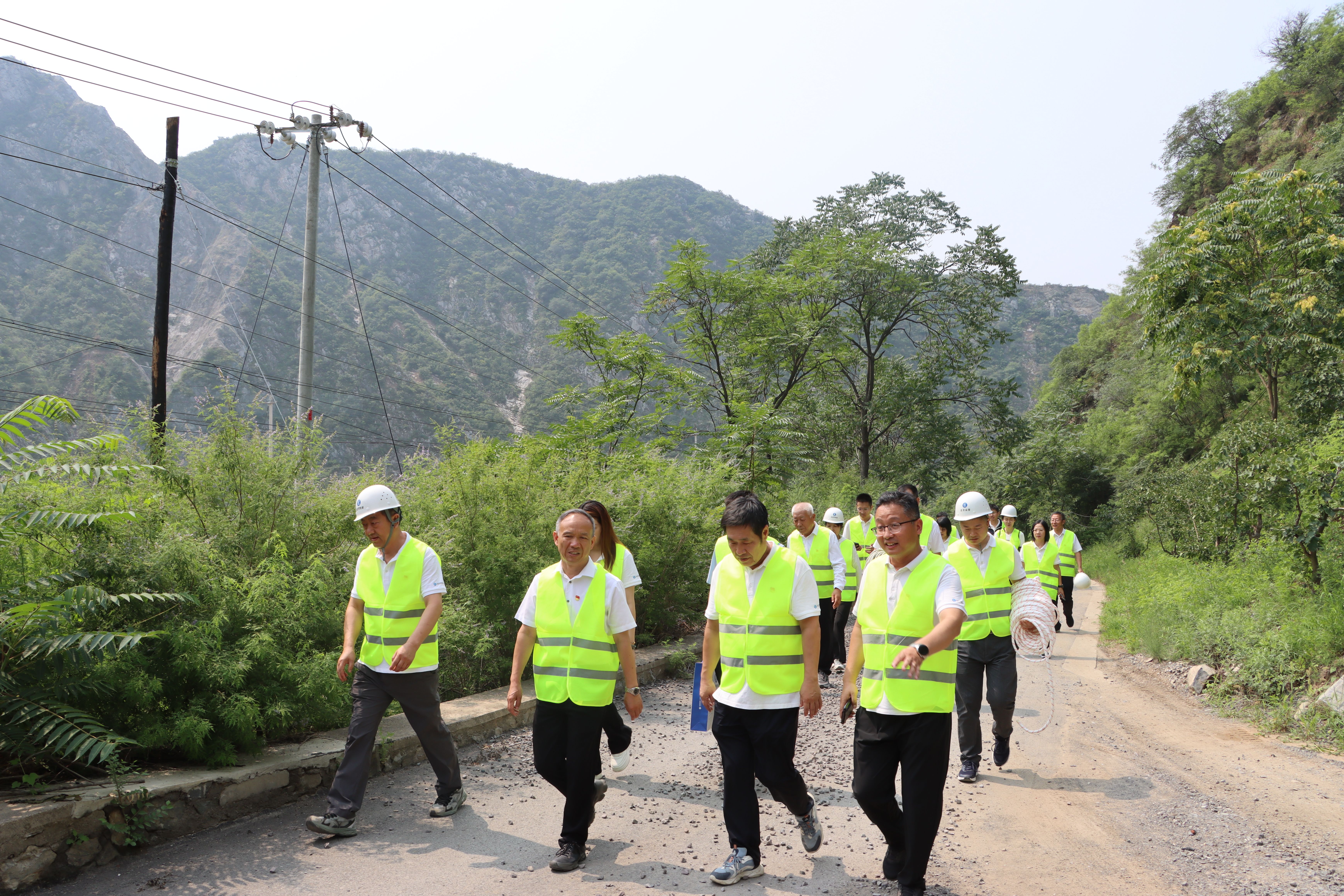 公司重要辅导深刻基层党建联系点讲授纪律党课并参与主题党日活动 公司重要辅导深刻基层党建联系点讲授纪律党课并参与主题党日活动