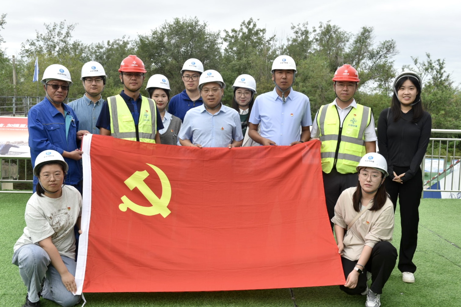北京灾后复原沉建结合党支部进杏装党建进工地”主题党日活动 北京灾后复原沉建结合党支部进杏装党建进工地”主题党日活动