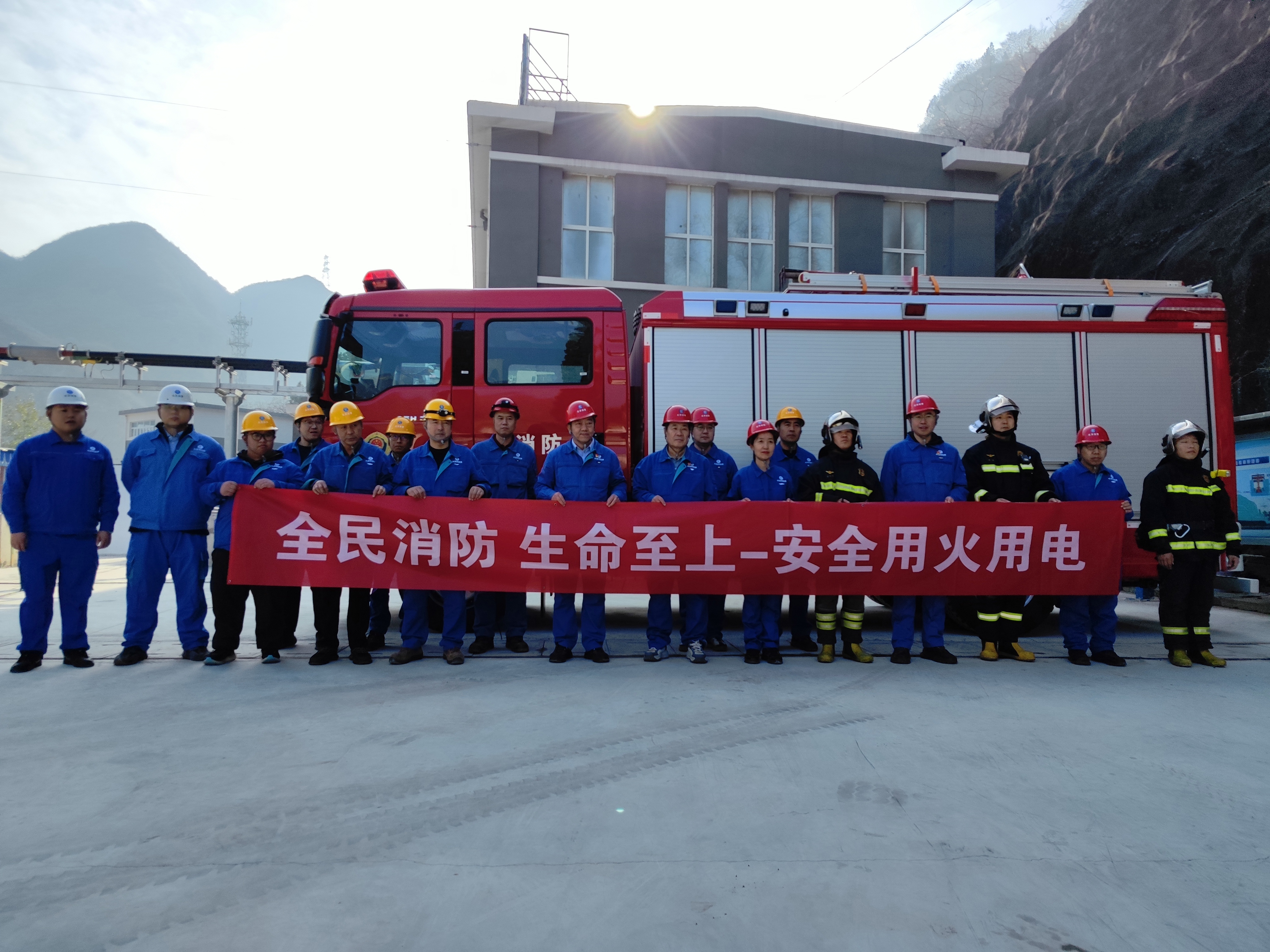 北京运营公司与门头沟区消防支队结合发展消防技术提升与灭火演练 北京运营公司与门头沟区消防支队结合发展消防技术提升与灭火演练