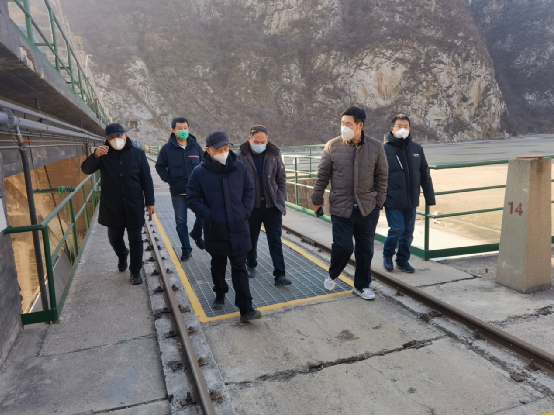 公司重要辅导查抄J9集团山峡段节日运行情况并慰问一线员工